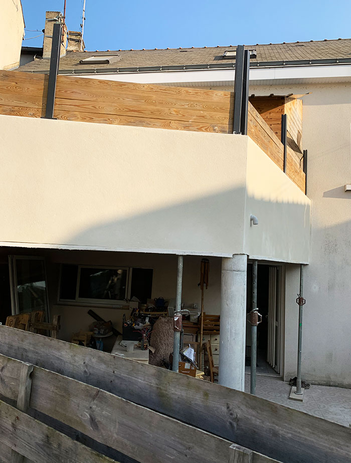 ERMGO Maçonnerie - Rénovation terrasse suspendue - Enduit de finition